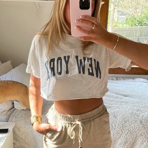 BRANDY MELVILLE new york cropped tee